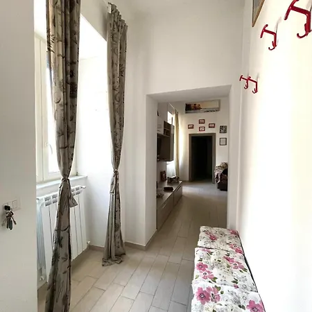 Ginevra's * نابولي